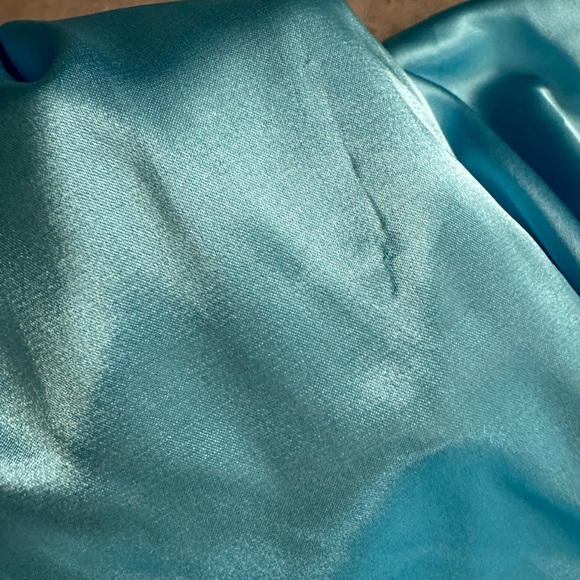 Blue Feather Robe - Picture 4 of 5